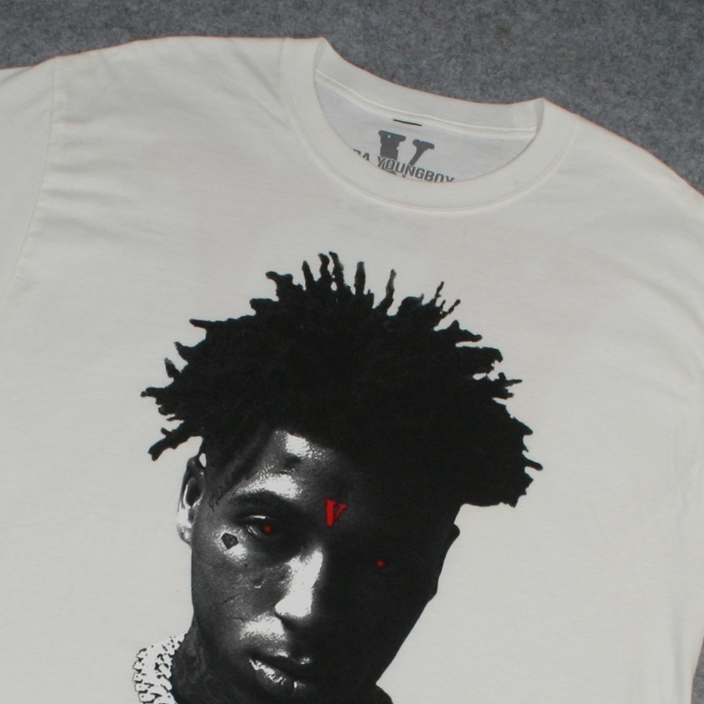 Vlone Mens T-Shirt Large White NBA Youngboy Graphic Red V Logo Tee